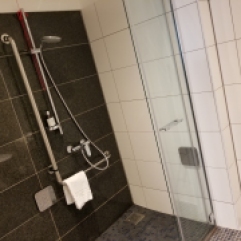 Motel-one Bedroom Shower